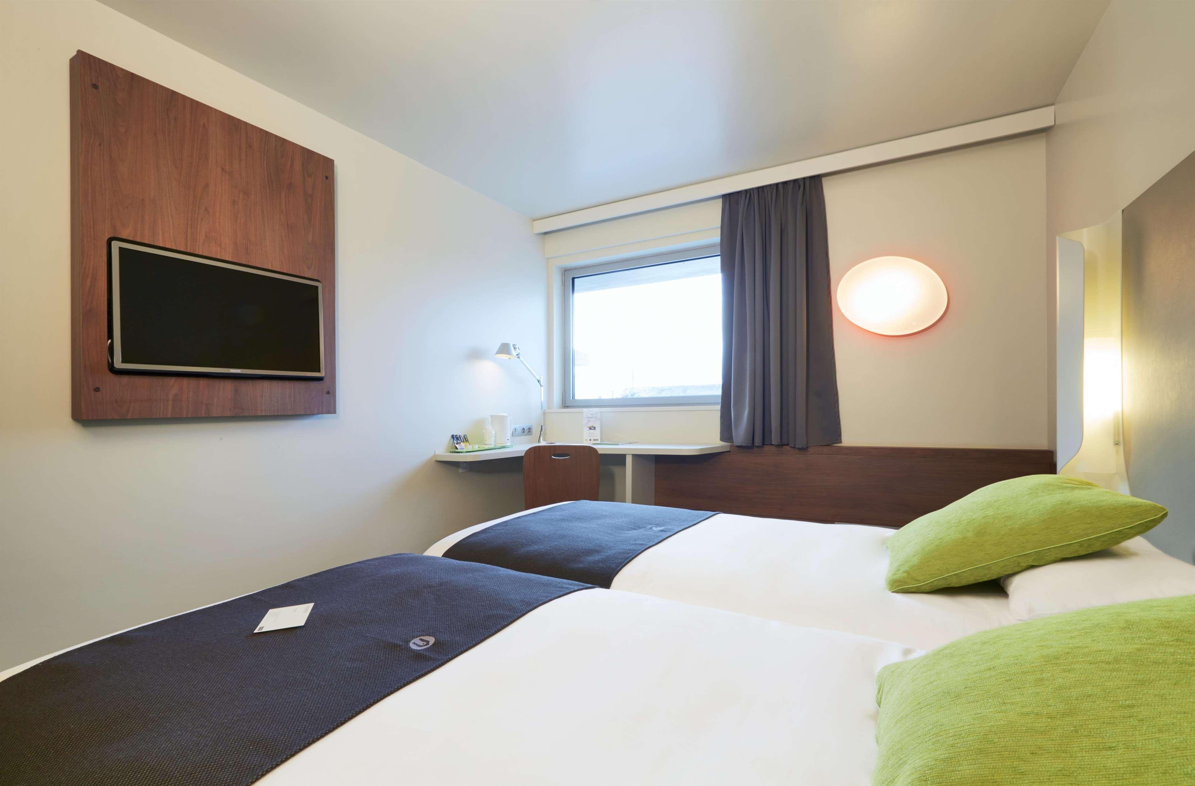 Campanile La Roche Sur Yon Centre Gare Hotel Ngoại thất bức ảnh