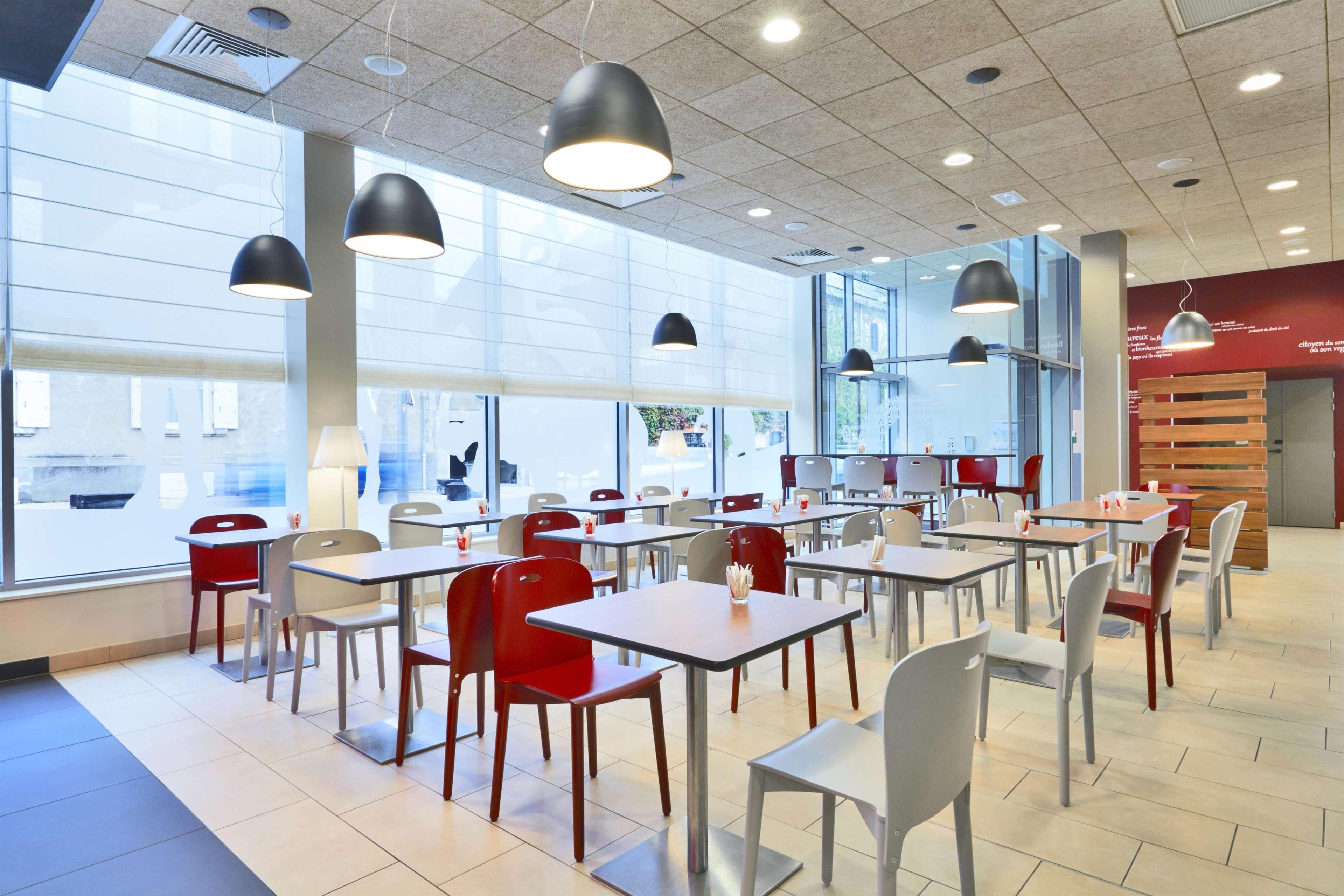 Campanile La Roche Sur Yon Centre Gare Hotel Ngoại thất bức ảnh