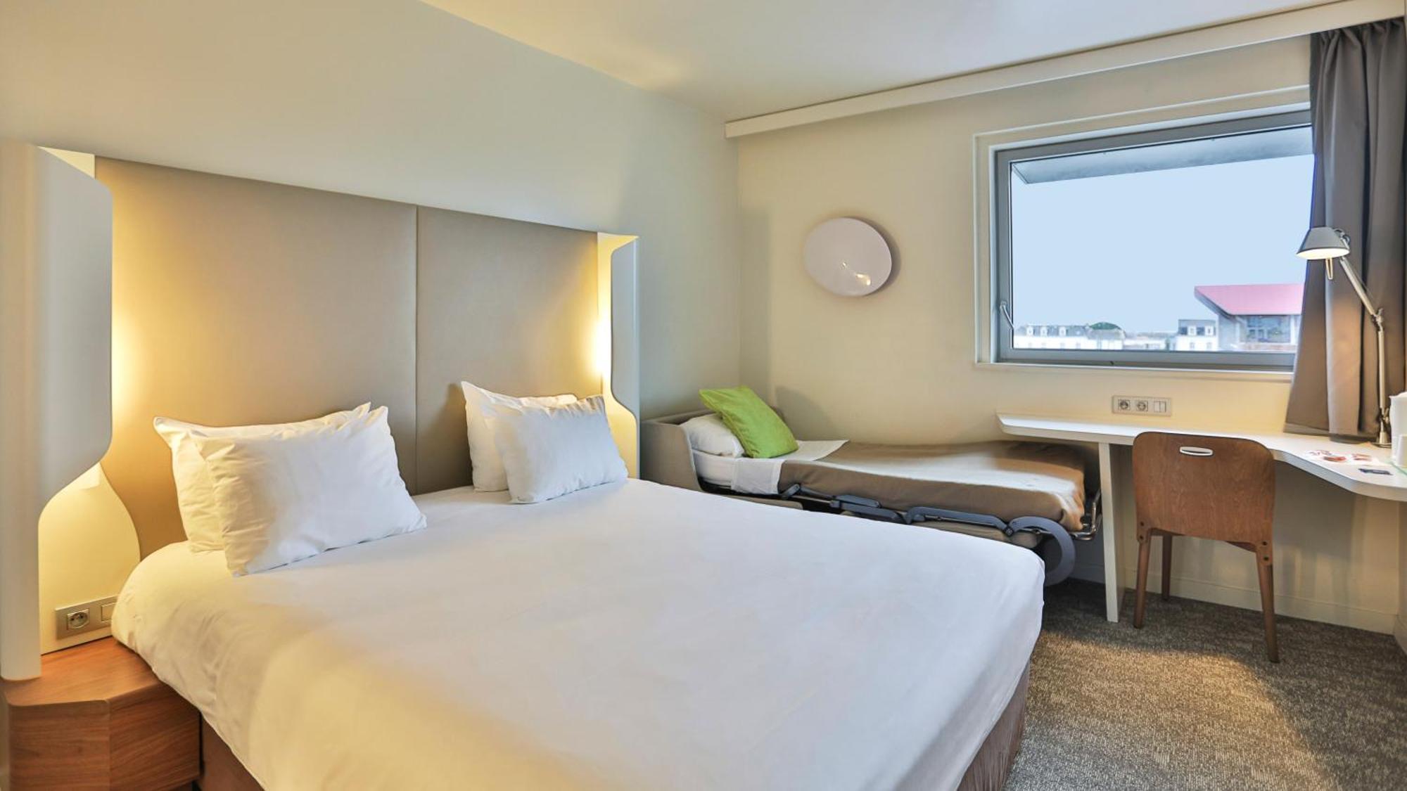 Campanile La Roche Sur Yon Centre Gare Hotel Ngoại thất bức ảnh