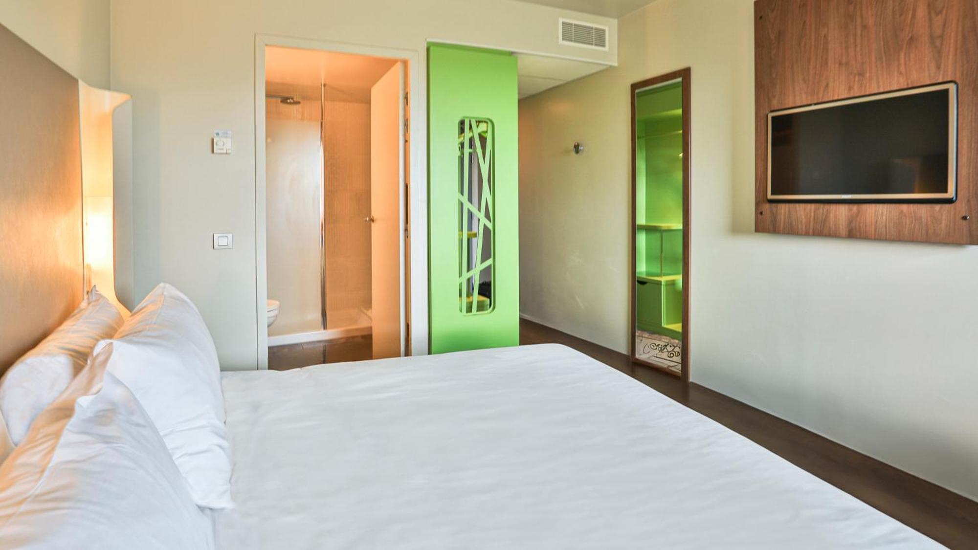 Campanile La Roche Sur Yon Centre Gare Hotel Ngoại thất bức ảnh